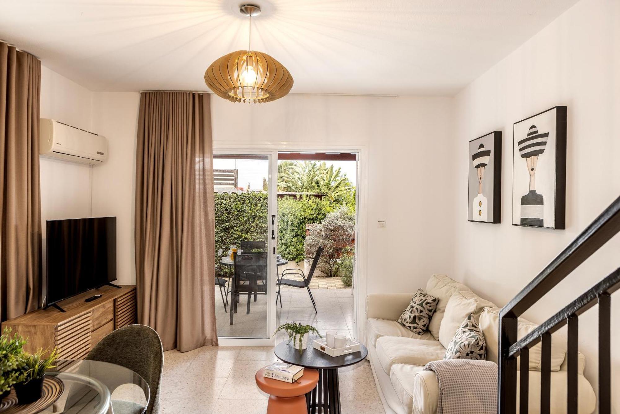 Larnaca Villa Marina Meneou Bagian luar foto