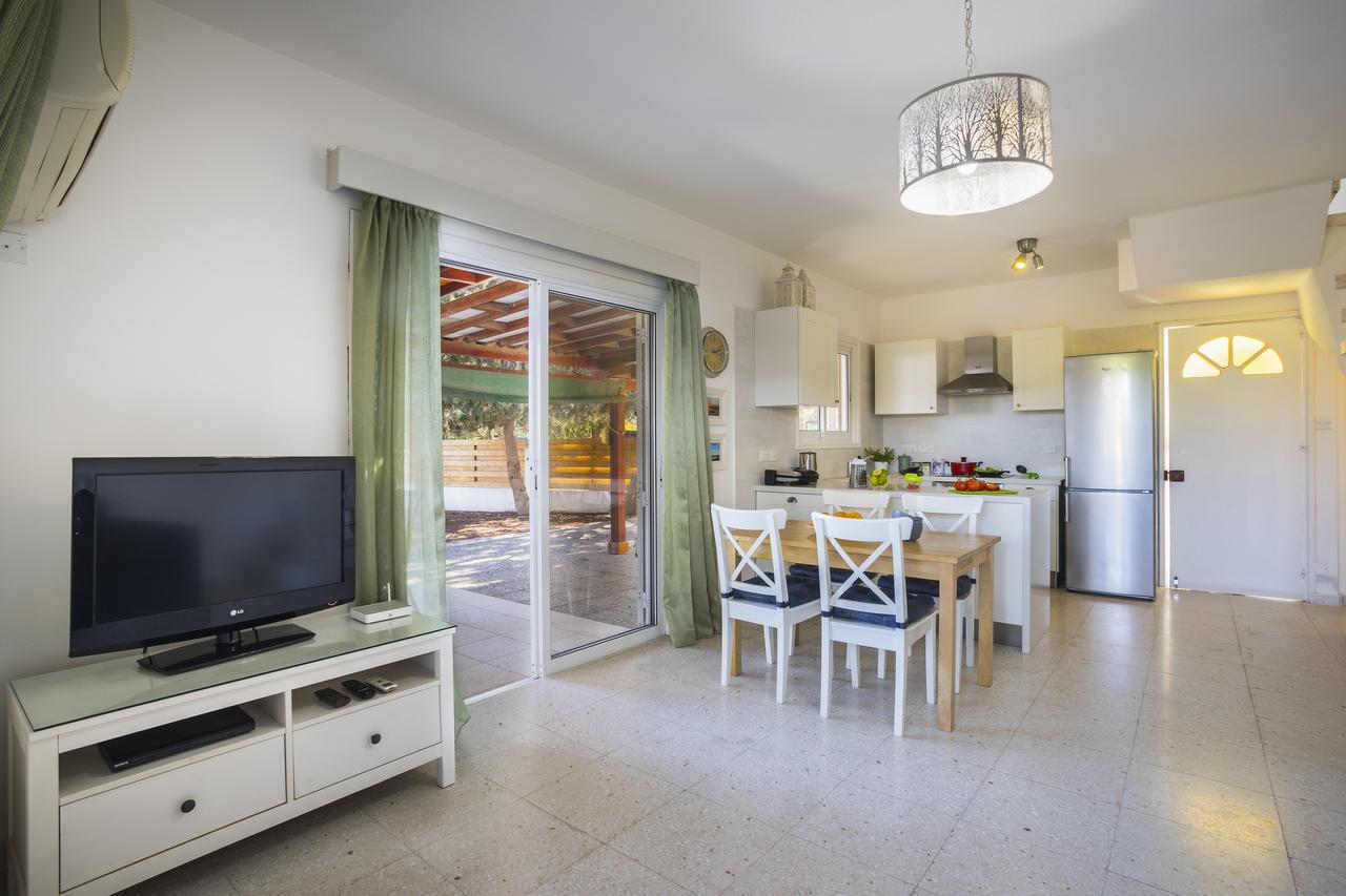 Larnaca Villa Marina Meneou Bagian luar foto