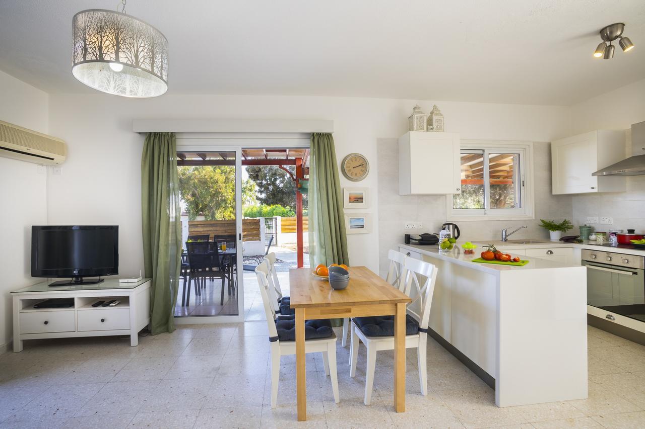Larnaca Villa Marina Meneou Bagian luar foto